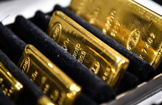 Цены на золото уже опустились на 10% после поставленного в августе рекорда в $2000 за унцию и, по прогнозам аналитиков, продолжат падение.