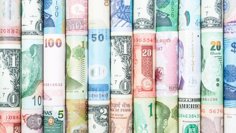 Закрытие межбанка: доллар снова укрепился