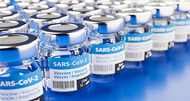 Уряд на засіданні 2 грудня вніс вакцини від covid-19 до переліку лікарських засобів, необхідних для боротьби з коронавірусною хворобою, звільнивши їх від сплати податку на додану вартість.
