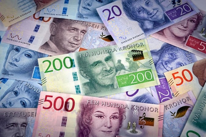 Власть Швеции приняла решение полностью отказаться от использования в стране наличных денег.