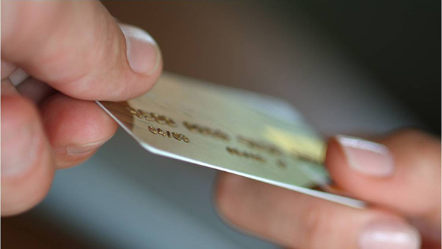Ощадбанк продлил действие платежных карточек внутренне перемещенных лиц до 1 марта 2021 года.