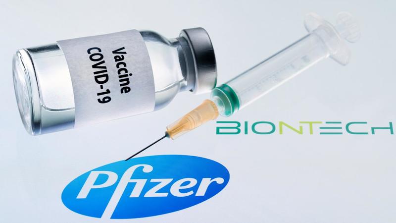 Європейська комісія видала дозвіл на використання вакцини, розробленої BioNTech і Pfizer, що робить її першою вакциною від covid-19, дозволеної в ЄС.