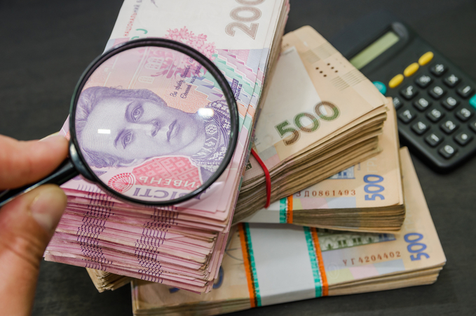Сейчас среди украинцев активно начали распространять фальшивые деньги: их сбывают в заведениях быстрого питания, супермаркетах и ​​транспорте.