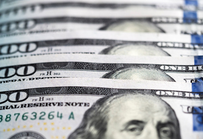 Курс доллара США уверенно растет к большинству мировых валют.