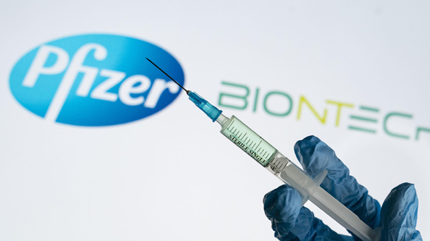 Вакцина от компаний Pfizer/BioNTech оказалась эффективной в борьбе с новым штаммом коронавируса, который обнаружили в Великобритании.