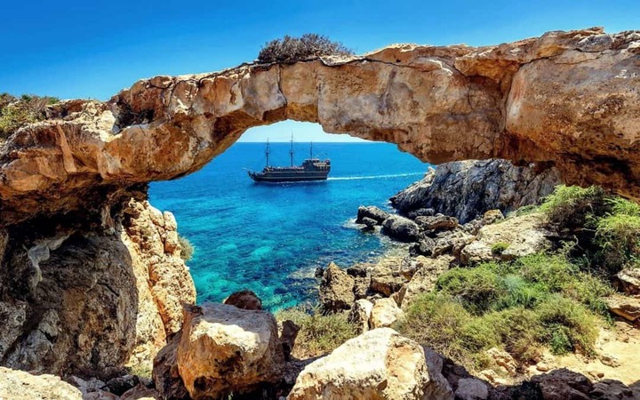 Республика Кипр стала первой страной Евросоюза, которая разрешила въезд для украинских туристов после полного локдауна, введенного во время второй волны пандемии covid-19.