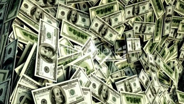 К открытию межбанка доллар в покупке подорожал на 12 копеек, а в продаже на 13 копеек.
