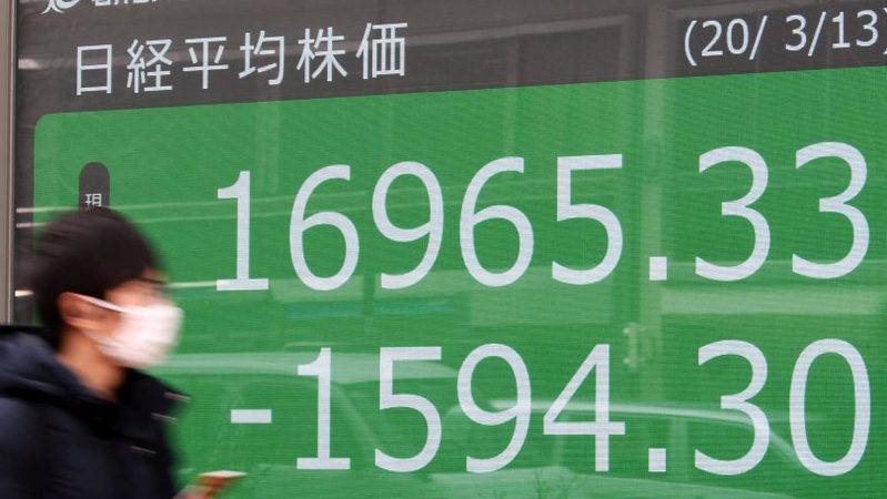 Японские индексы Nikkei и Topix достигли 30-летних максимумов в понедельник, так как хорошие результаты компаний усилили ожидания восстановления экономики после коронавирусного кризиса.