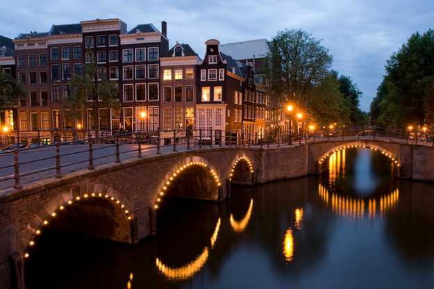 Столиця Нідерландів отримала статус найбільшого центру торгівлі акціями в Європі після того, як Британія вийшла з єдиного ринку Євросоюзу через Brexit.