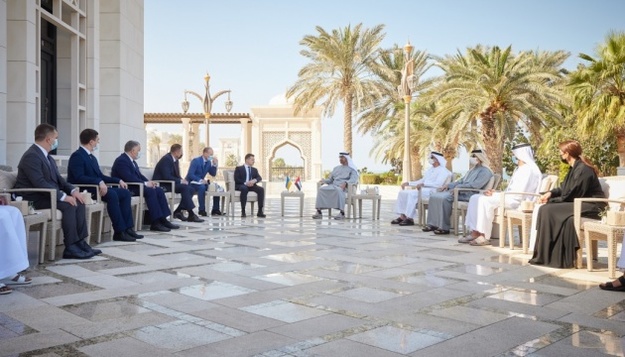 В рамках официального визита президента Владимира Зеленского в Объединенные Арабские Эмираты украинская делегация подписала ряд меморандумов и контрактов на общую сумму от $3 млрд.