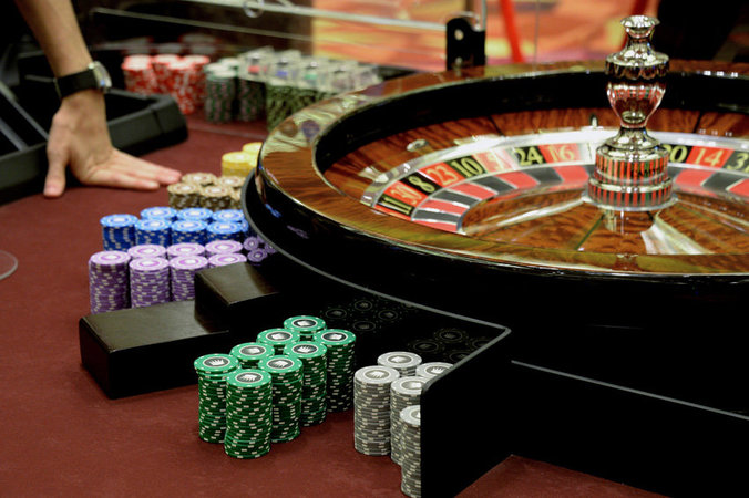 Комісія з регулювання азартних ігор і лотерей (КРАІЛ) видала дозволи на приміщення для організації ігрових залів в готелях компаніям ЛД-Перспектива і Хотел Проперті.