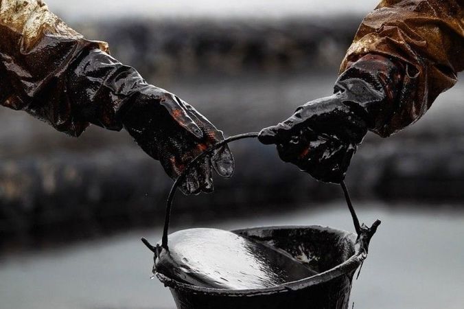 Згідно з найбільш оптимістичними прогнозами, світові ціни на нафту повернуться до $100 за барель — рівня, якого не було з 2014 року.