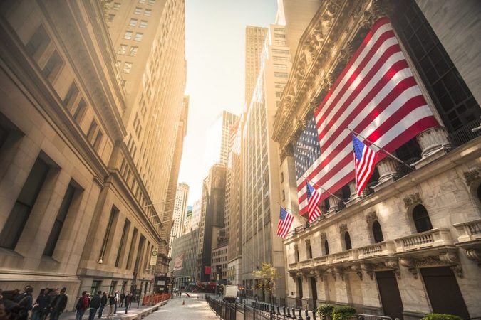 Американскому рынку акций «с большой вероятностью» предстоит откат на 10%, полагает аналитик Citigroup Тобиас Левкович, пишет «Интерфакс».