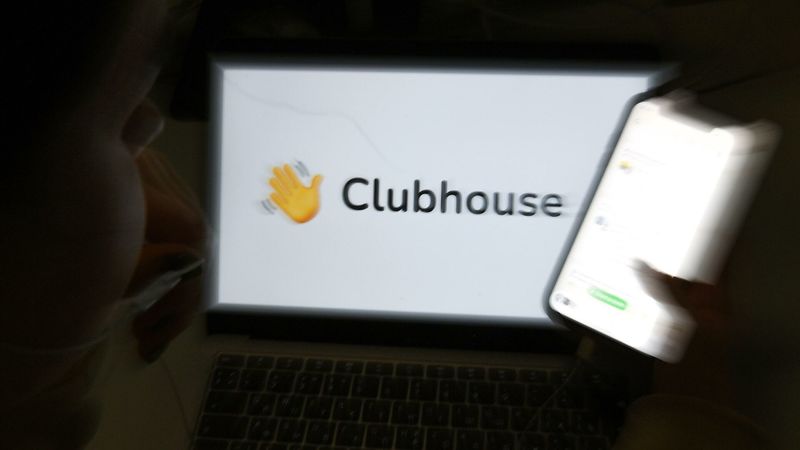 Количество загрузок голосовой соцсети Clubhouse в мире превысило 8 млн, вопреки тому, что она находится на стадии предварительного запуска и доступна только по приглашениям.