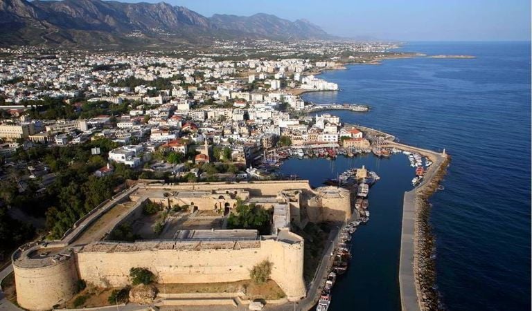 Туристы из Украины смогут полететь на Кипр с 1 марта или 1 апреля в зависимости от того, в какую зону попадет страна.