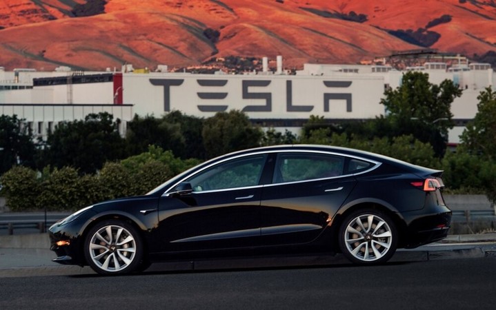Вчерашние торги компания Tesla завершила в минусе.
