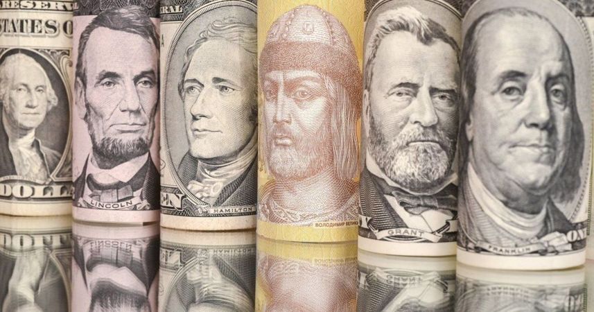 Долар і євро в п'ятницю: що з валютою