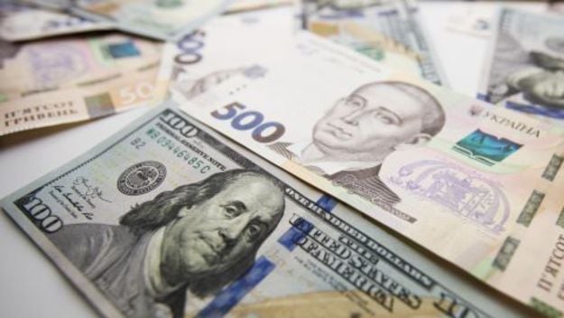 На цьому тижні аналітики очікують незначне зниження курсу долара до гривні.