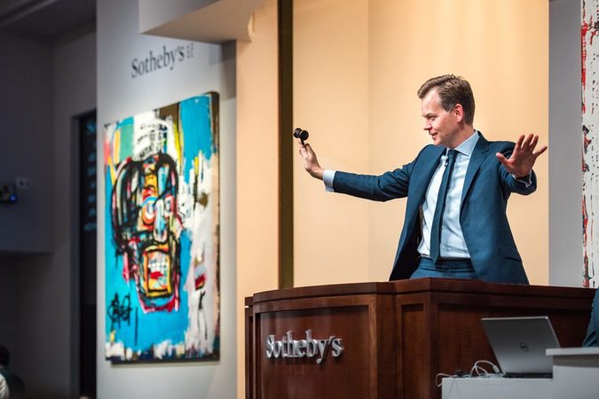 Вперше за історію свого існування Sotheby's виставить на продаж NFT-токени, заявив в ефірі CNBC генеральний директор аукціонного дому Чарльз Стюарт, пише РБК.