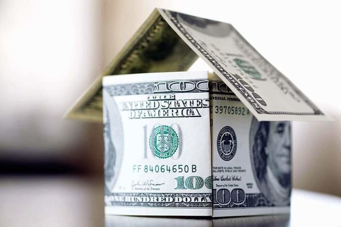 Верховная Рада приняла за основу законопроект, который предлагает реструктуризировать валютные кредиты, взятые под залог жилья, пишет РБК.