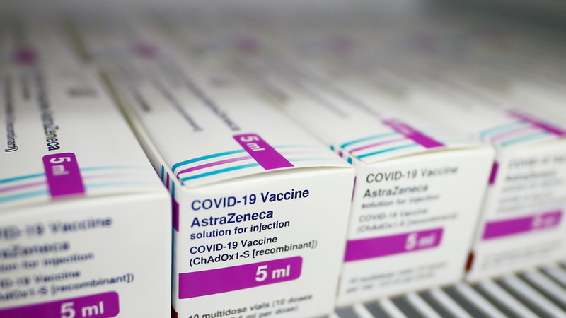 Европейский регулятор рынка медпрепаратов признал вакцину AstraZeneca безопасной