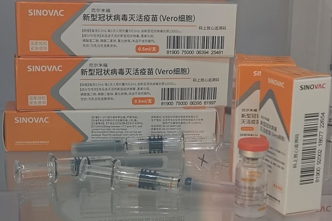 Сьогодні Україна одержить 215 тисяч доз китайської вакцини CoronaVac
