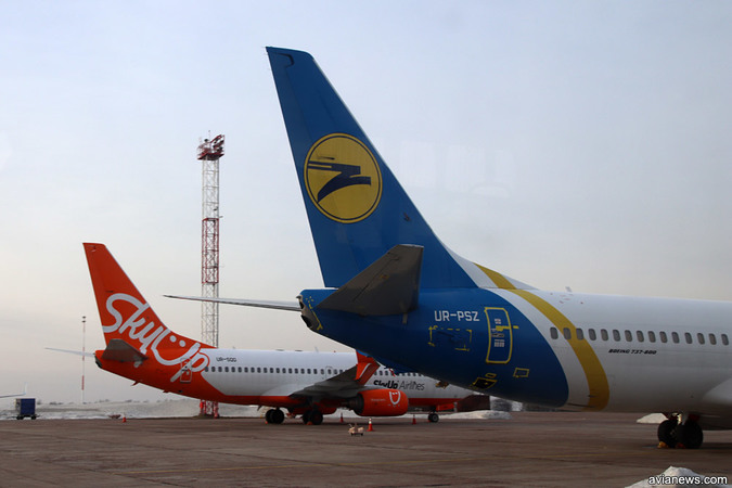 Госавиаслужба изменила маршрутные направления авиакомпаний МАУ и SkyUp