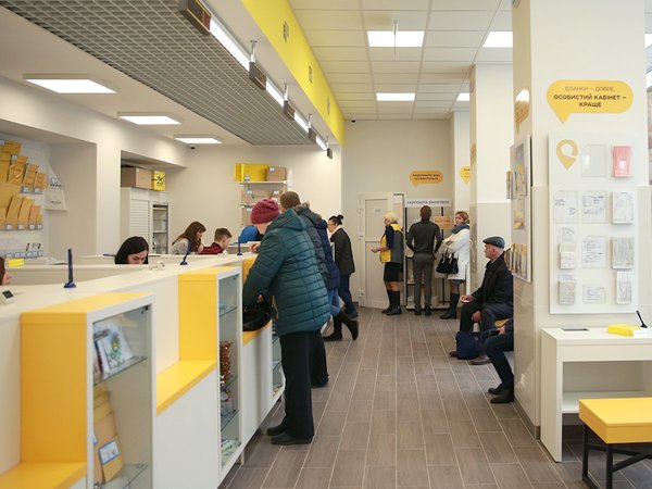 Кабинет министров поддержал предложение Министерства социальной политики о переводе на обслуживание в банки пенсионеров, которые получают пенсии через Укрпочту.