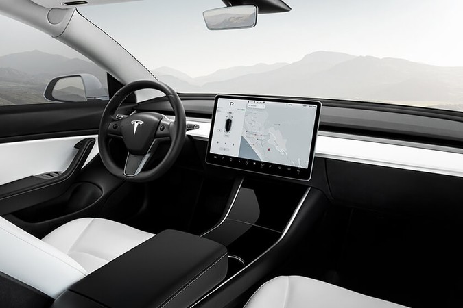 Клієнти компанії Tesla, які замовили оновлені моделі Model S і Model X, повідомили, що постачання їх автомобілів затримуються, передає LBLV з посиланням на портал Electrek.