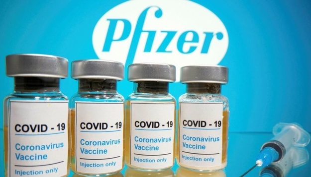 Міністерство охорони здоров'я заявило, що першу партія зі 117 тисяч доз covid-вакцини Pfizer, яку чекали ще в лютому, доставлять в Україну на цьому тижні.