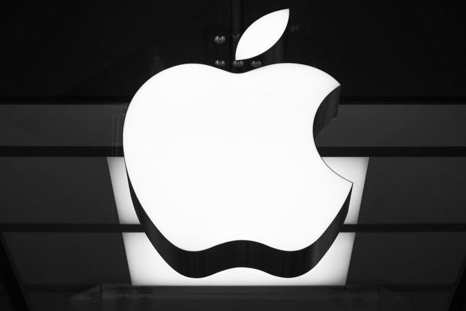 Apple объявила, что инвестирует $430 млрд в экономику США к 2026 году: в план войдет кампус в Северной Каролине, 5G-технологии и тысячи новых рабочих мест.