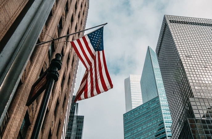 Фондовый рынок США завершил торги четверга ростом за счет укрепления секторов телекоммуникаций, финансов, нефти и газа.