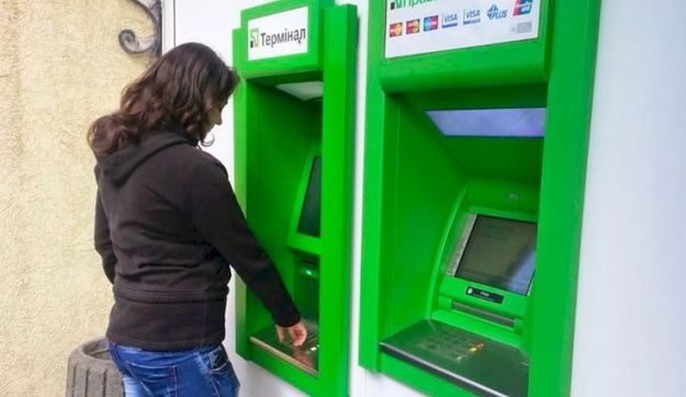 Банкомати інкасуються купюрами, номінал яких визначається виходячи із сум, запитуваних клієнтами в кожному конкретному банкоматі.