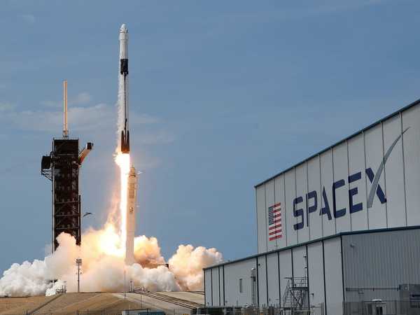 Компания SpaceX Илона Маска успешно посадила прототип межпланетного многократного корабля Starship SN15.