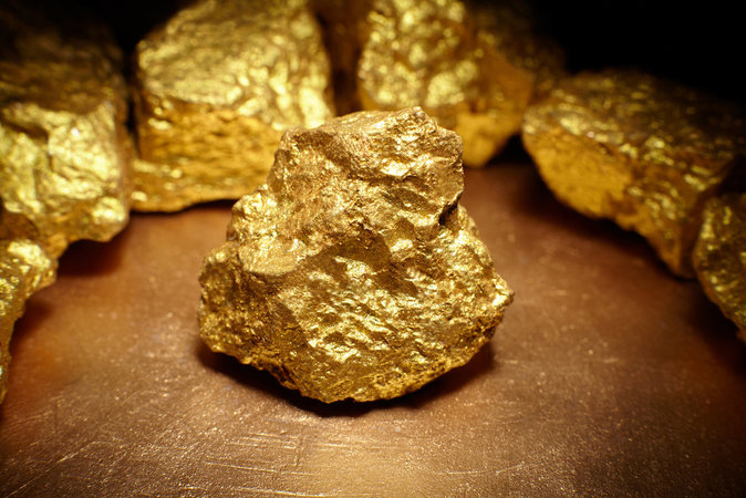 Цены на золото поднялись более чем на 1% и превысили $1800 за унцию впервые с февраля 2021 года.