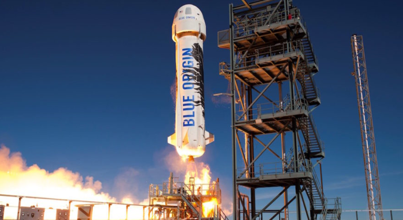 Аэрокосмическая корпорация Blue Origin, принадлежащая Джеффу Безосу, проводит аукцион, на котором продается место в ракете New Shepard.