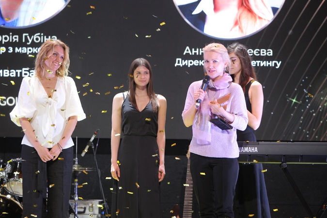 Победу в номинации «Лучший руководитель маркетинга» получила Виктория Губина, директор по маркетингу Приватбанка.