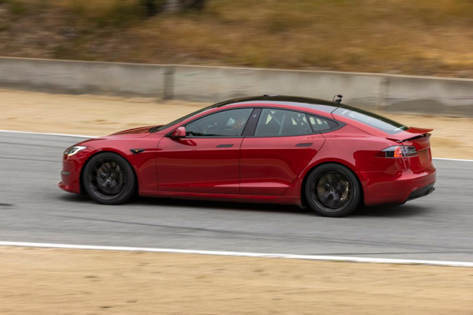 3 июня состоится мероприятие, посвященное началу поставок электромобилей Tesla Model S Plaid первым клиентам.