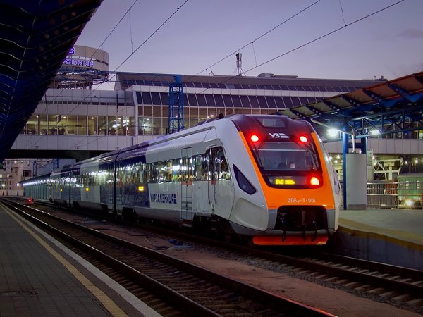 Укрзалізниця відновлює міжнародне сполучення за сприяння залізничних адміністрації Австрії та Угорщини.