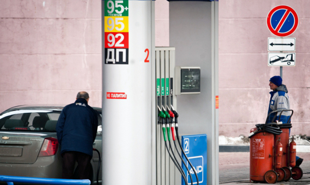Министерство экономики представило информацию о новых расчетах средней стоимости бензина и дизельного топлива на первую декаду июня.