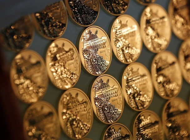 Нацбанк с 27 мая продал на аукционах золотую монету