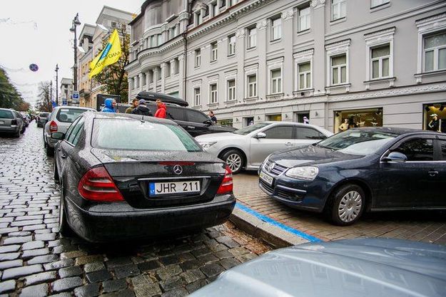 З 15 червня в Україні починають діяти нові правила пільгового розмитнення автомобілів з іноземною реєстрацією («евроблях»).