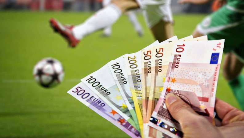 Футбольный рынок, зарплаты футболистов, футбол, деньги