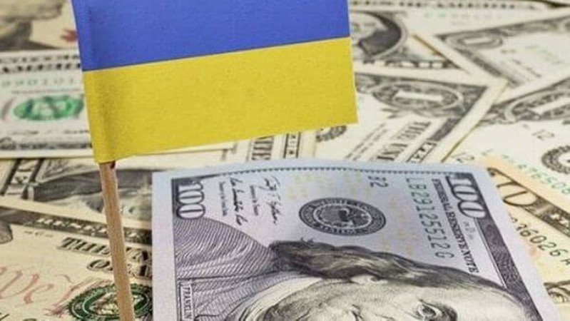 Национальный банк предупредил, что график долговых выплат Украины в ближайшие годы будет оставаться напряженным.