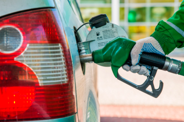 На основании расчетов НАК «Нафтогаз Украины» средняя стоимость 1 литра бензинов составляет 26,64 грн за литр, дизтоплива — 22,55 грн за литр.