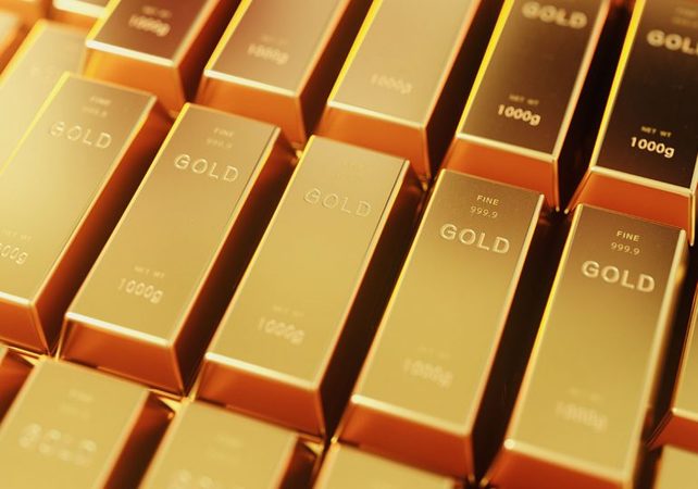 В прошлом году чистый объем покупок золота мировыми центробанками составил 326,3 тонны, что оказалось минимальным значением с 2010 года (79,2 тонны).