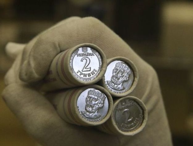 Нацбанк решил изменить дизайн новых монет номиналом 1 и 2 гривны и сделать их более удобными для использования.
