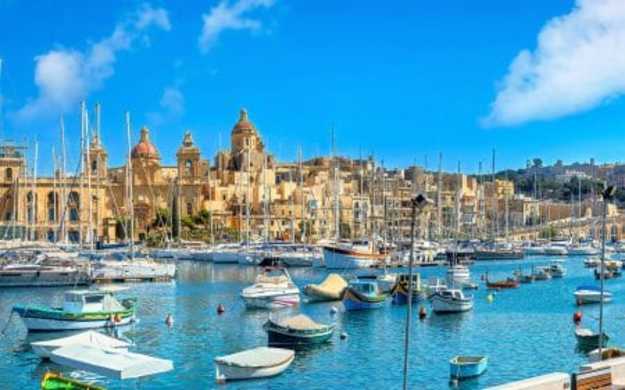 Власти Мальты c 14 июля запрещают въезд путешественникам, которые еще не вакцинированы против коронавируса covid-19, из-за резкого роста числа заражений в стране.