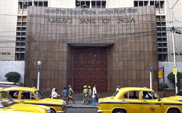 Резервный банк Индии (RBI) на неопределенный срок запретил Mastercard выпускать новые дебетовые, кредитные и предоплаченные карты клиентам на рынке Южной Азии.
