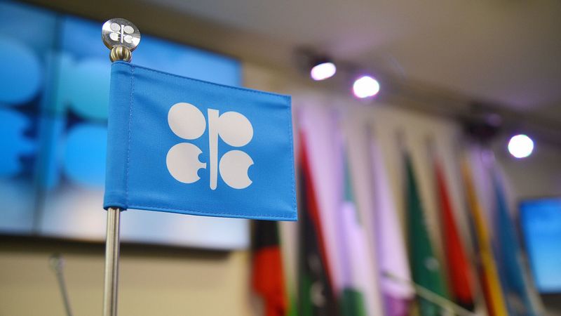 Країни ОПЕК + домовилися про підвищення нафтовидобутку з серпня на 400 тис.